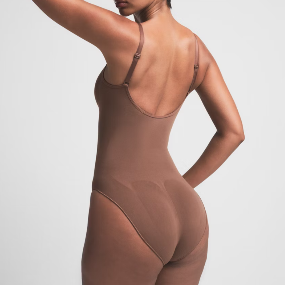 NU-LIFT™ – Le galbe naturel, sans armatures. Juste toi. Sublimée.