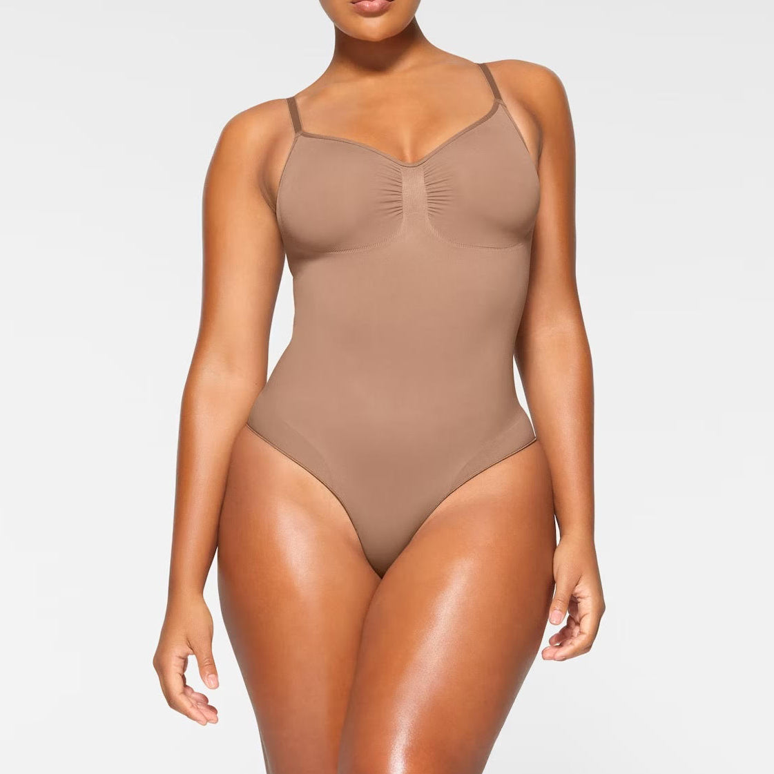 NU-LIFT™ – Le galbe naturel, sans armatures. Juste toi. Sublimée.
