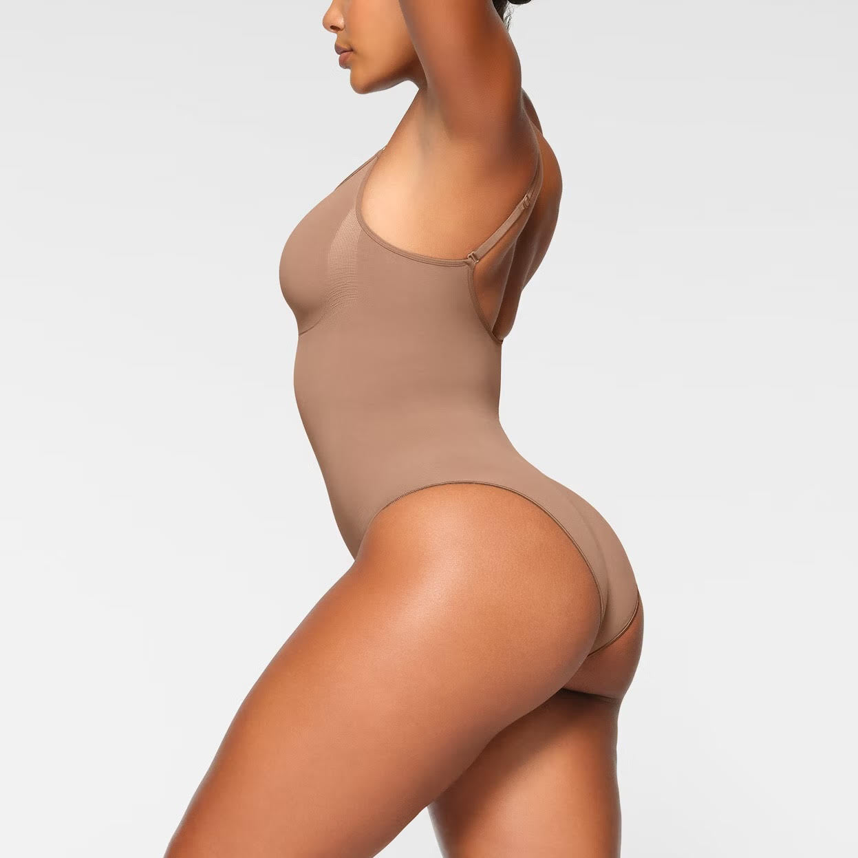 NU-LIFT™ – Le galbe naturel, sans armatures. Juste toi. Sublimée.